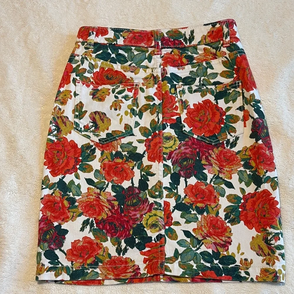 Anthropologie Maeve Floral Denim Pencil Skirt White Red Green Button Fly Size 0 - Picture 4 of 4